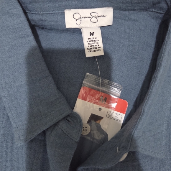 Blue Button-Up Women's Top NWT. Size M - Picture 5 of 7